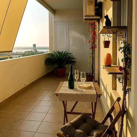 Gate 10 - Airport Apartamento *
